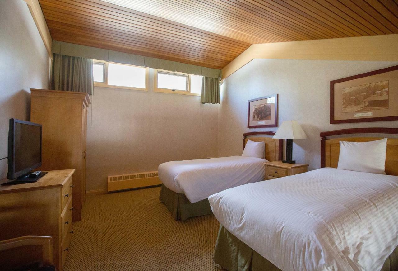 Fairmont Hot Springs Resort Exterior photo