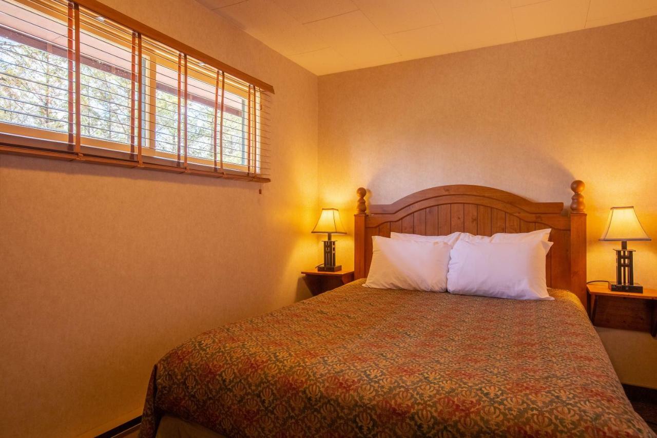 Fairmont Hot Springs Resort Exterior photo